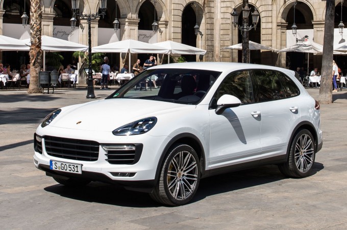 2015-Porsche-Cayenne-1